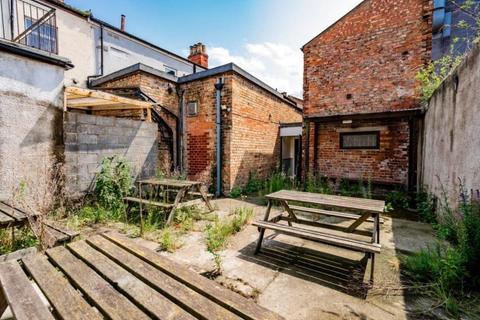 Pub to rent, 12-14 Freeman St Grimsby DN32 7AA