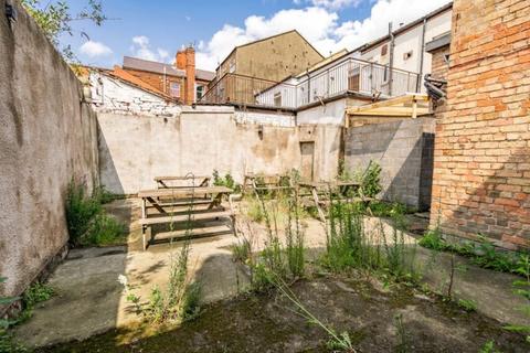 Pub to rent, 12-14 Freeman St Grimsby DN32 7AA