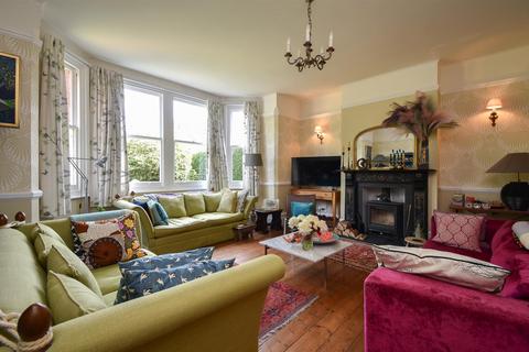 121 Belle Hill, Bexhill-on-sea, TN40 2AP