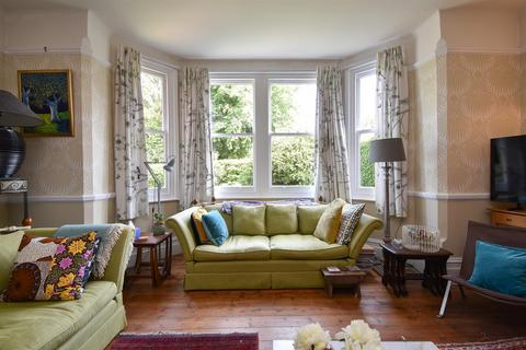 121 Belle Hill, Bexhill-on-sea, TN40 2AP