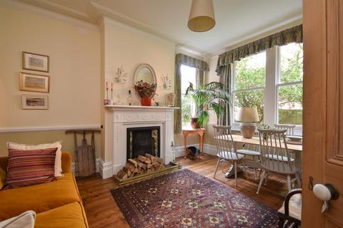 121 Belle Hill, Bexhill-on-sea, TN40 2AP