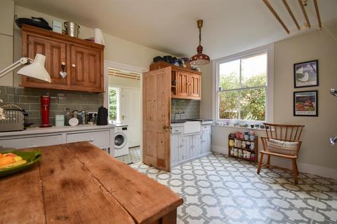 121 Belle Hill, Bexhill-on-sea, TN40 2AP