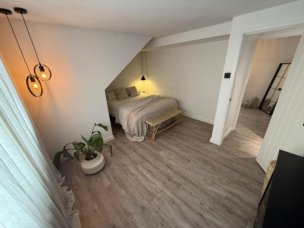 Master Bedroom 02