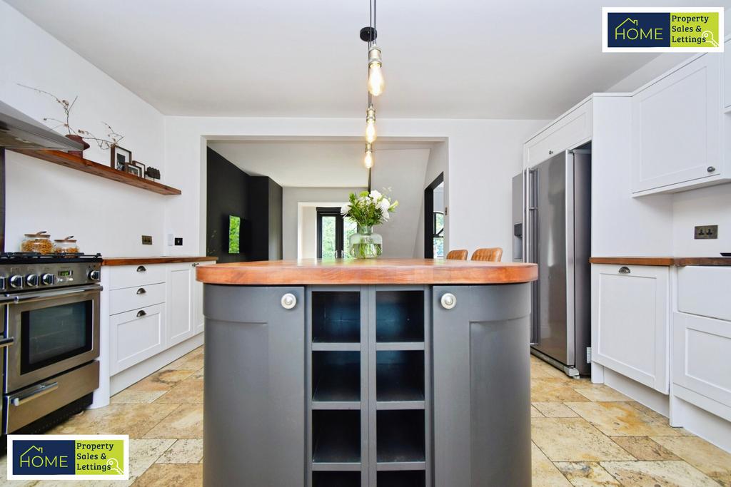 17ae3ba4-Kitchen 03.JPG