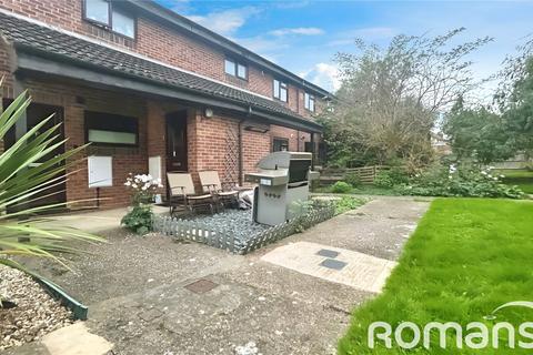 undefined, Perry Close, Uxbridge