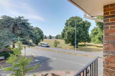 2 bedroom flat for sale, Lamorna Grove, Worthing, BN14