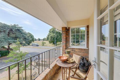 2 bedroom flat for sale, Lamorna Grove, Worthing, BN14