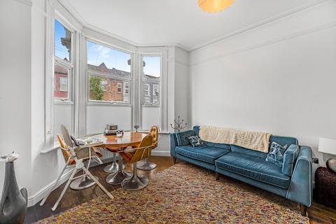 2 bedroom flat for sale, Tunley Road, London