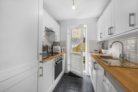 2 bedroom flat for sale, Tunley Road, London