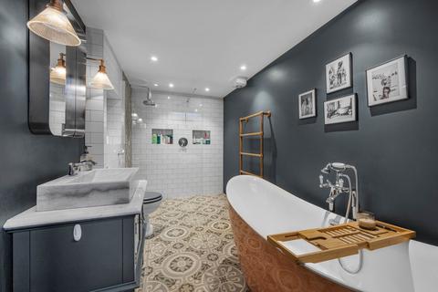 2 bedroom maisonette for sale, Petherton Road, Highbury, Islington