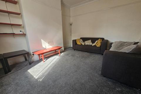 4 bedroom house to rent, Thornville Street, Leeds LS6