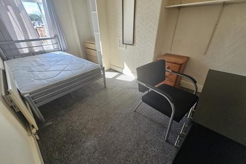 4 bedroom house to rent, Thornville Street, Leeds LS6