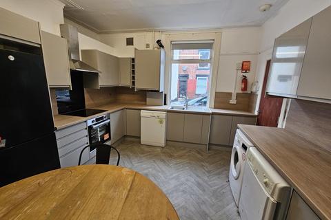 4 bedroom house to rent, Thornville Street, Leeds LS6