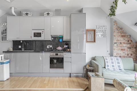 Upper Richmond Road West, East Sheen, SW14