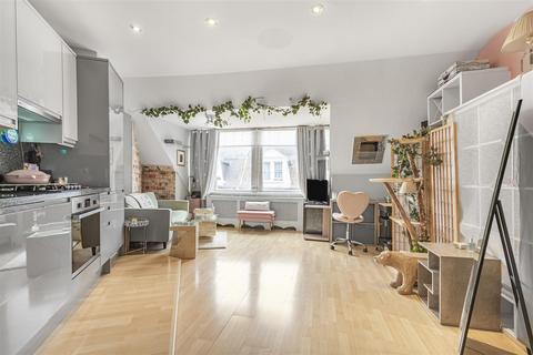 2 bedroom flat for sale, Upper Richmond Road West, East Sheen, SW14