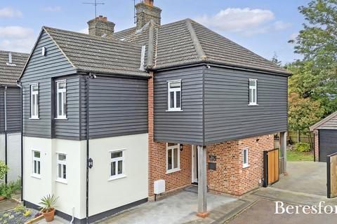 Larkin Close, Hutton, CM13