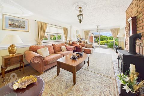 3 bedroom chalet for sale, Middle Road, Great Plumstead, Norwich