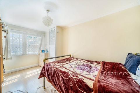 undefined, Palace Road, London