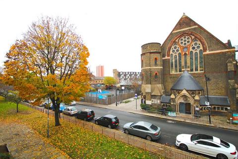 3 bedroom flat to rent, St. Stephens Road, London E3