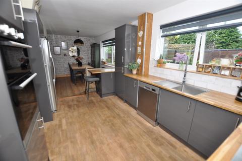 4 bedroom house for sale, Orchard Park Estate, Laugharne, Carmarthen