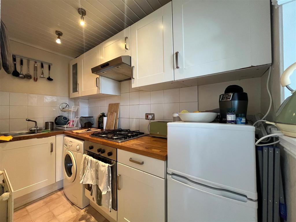 Kitchen 2.jpg