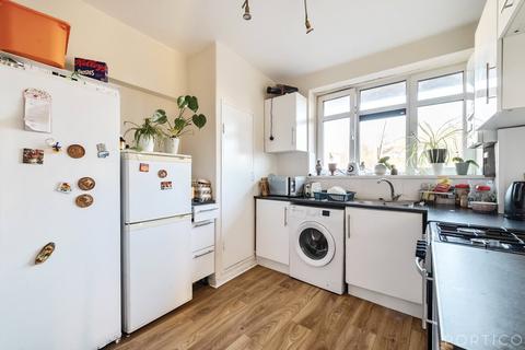 3 bedroom property for sale, Lordship Lane, London