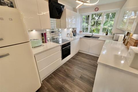 2 bedroom flat for sale, Pownall Court, Wilmslow