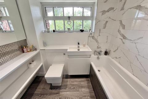 2 bedroom flat for sale, Pownall Court, Wilmslow