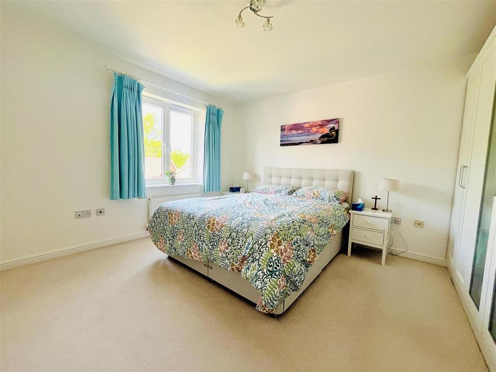 Bedroom 2 (2).jpg