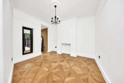 179 Twickenham Road, London, E11 4BQ