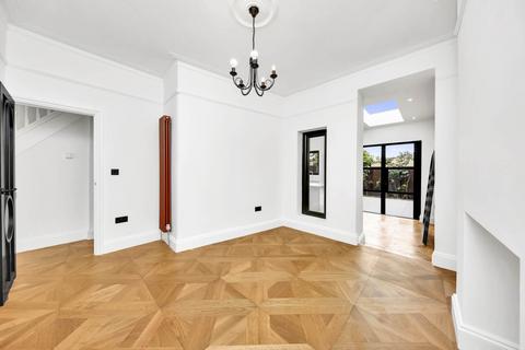 179 Twickenham Road, London, E11 4BQ