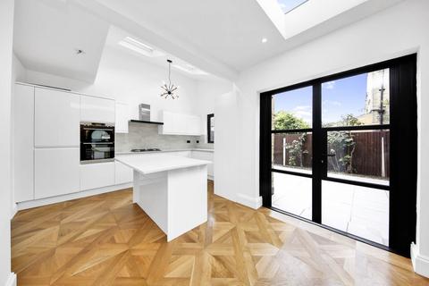 179 Twickenham Road, London, E11 4BQ
