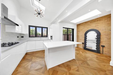 179 Twickenham Road, London, E11 4BQ