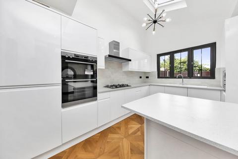 179 Twickenham Road, London, E11 4BQ