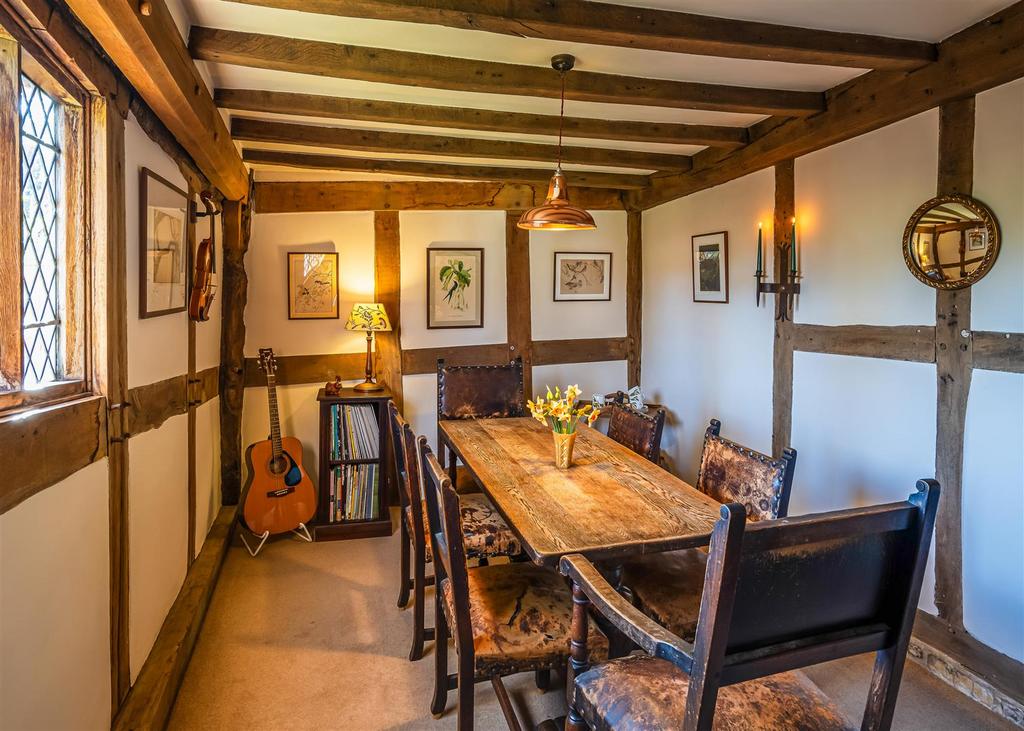 Walnut tree Cottage-Dining Area.jpg