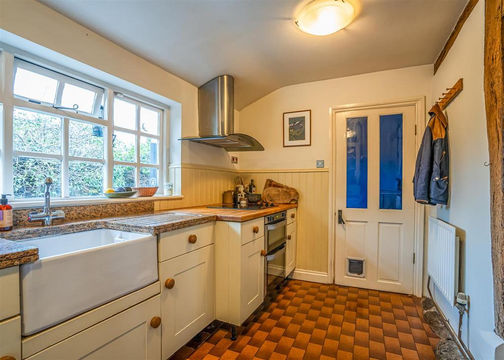 Walnut tree Cottage-Kitchen (2).jpg