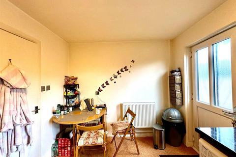 62 Dob Brook Close, Manchester, M40 1DB
