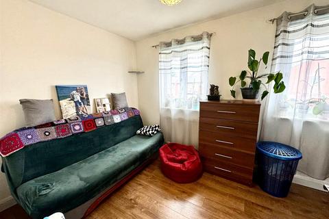 62 Dob Brook Close, Manchester, M40 1DB