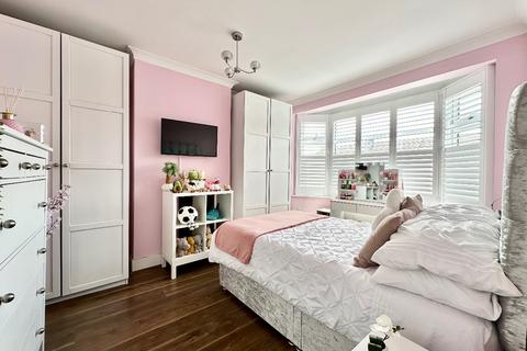 51 Rainsford Way, Hornchurch, RM12 4BL