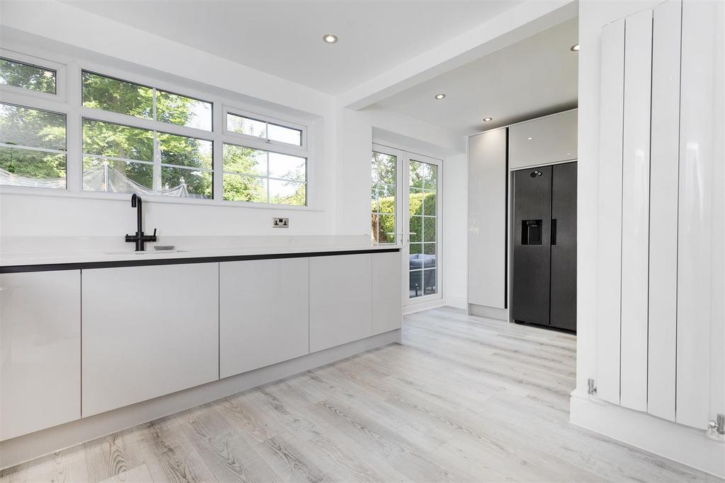 Bramleys Estate Agents - Cheviot Way - Mirfield (5