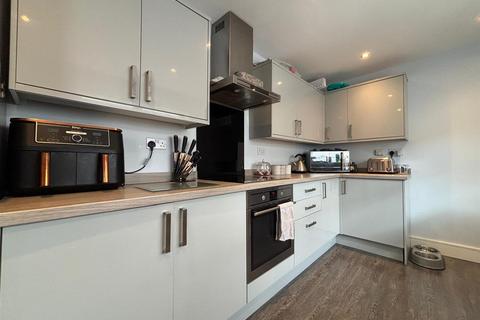 32 Bridge Street, Llangennech, Llanelli, SA14 8TN