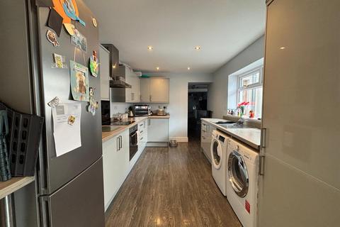 32 Bridge Street, Llangennech, Llanelli, SA14 8TN