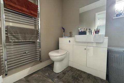 32 Bridge Street, Llangennech, Llanelli, SA14 8TN