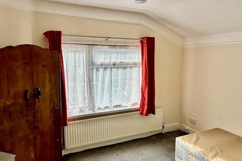 6 bedroom detached house to rent, Staines,  Surrey,  UB2