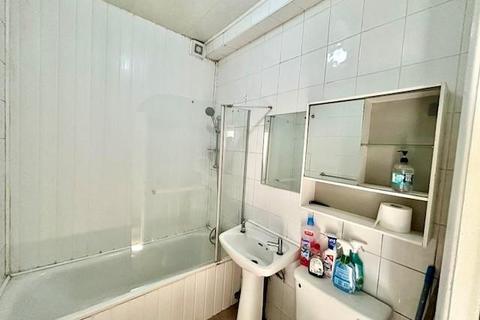 6 bedroom detached house to rent, Staines,  Surrey,  UB2