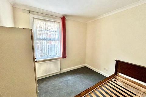 6 bedroom detached house to rent, Staines,  Surrey,  UB2