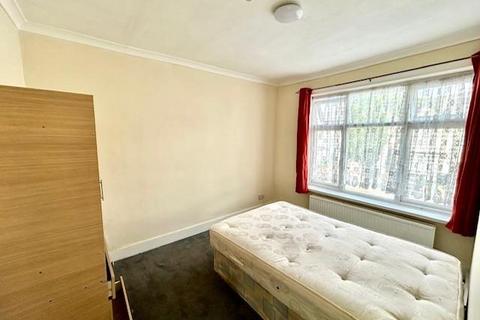 6 bedroom detached house to rent, Staines,  Surrey,  UB2