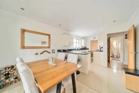 undefined, Clos Cae Bach, Dafen, Llanelli