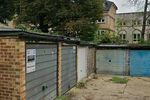 undefined, Stafford Close, Caterham CR3