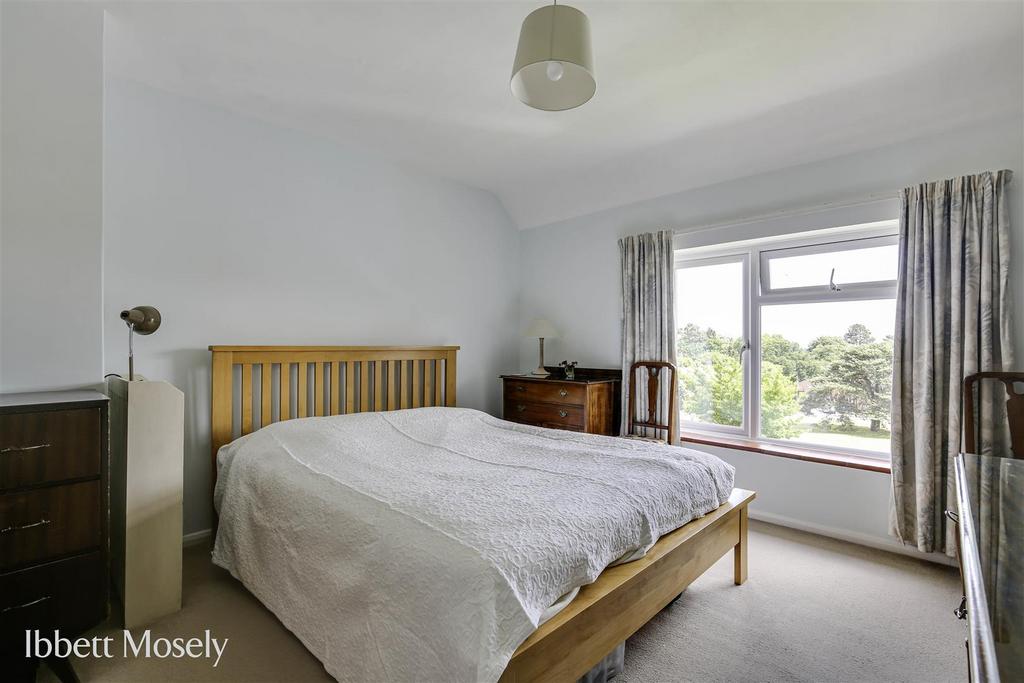 14 Bedroom.jpg